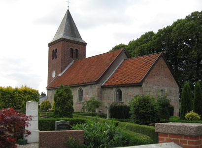 Gravsten på Ølsted kirkegård. Vester Lisbjerg herred. Aarhus amt.