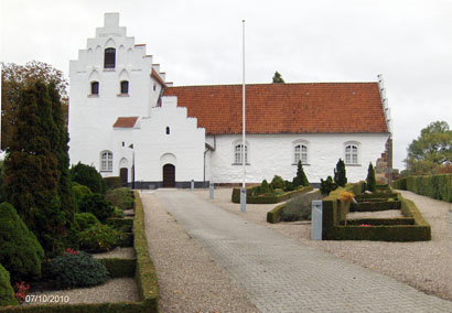 Gravsten på Ørbæk kirkegård. Vindinge herred. Svendborg amt.