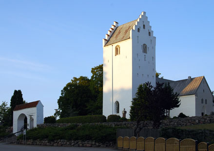 Gravsten på Ørum kirkegård. Djurs Nørre herred. Randers amt.