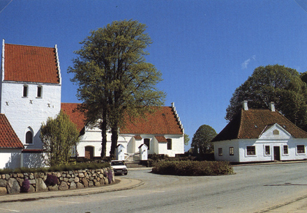 Gravsten på Otterup kirkegård. Lunde herred. Odense amt.