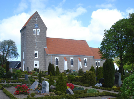 Gravsten på Overlade kirkegård. Aars herred. Aalborg amt.<br><font size=2>Før 1917 tilhørte den Bjørnsholm sogn, Slet herred</font>