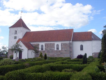 Gravsten på Ravnkilde kirkegård. Aars herred. Aalborg amt.