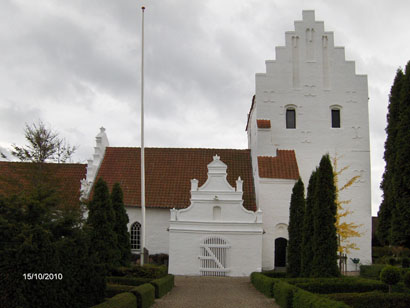 Gravsten på Refsvindinge kirkegård. Vindinge herred. Svendborg amt.