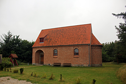Gravsten på Rødhus kirkegård. Hvetbo herred. Hjørring amt.