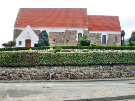 Gravsten på Sct. Olai kirkegård. Vennebjerg herred. Hjørring amt.