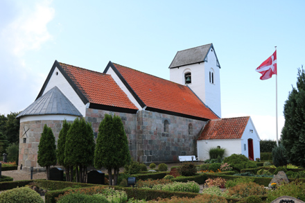 Gravsten på Sønder Rind kirkegård. Middelsom herred. Viborg amt.