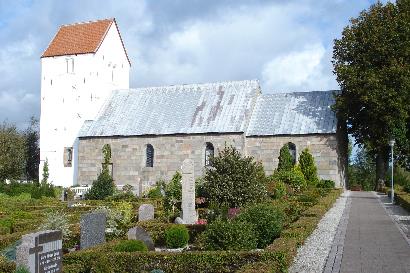 Gravsten på Simested kirkegård. Rinds herred. Viborg amt.