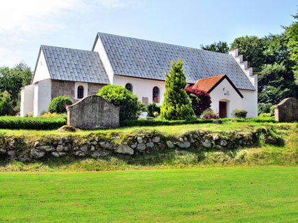 Gravsten på Sindal kirkegård. Vennebjerg herred. Hjørring amt.