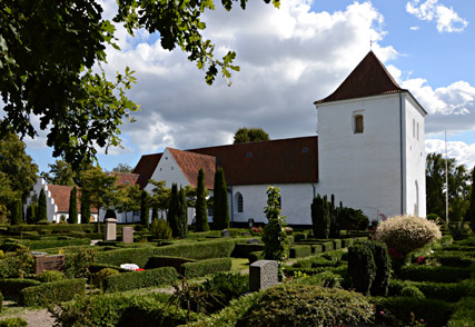 Gravsten på Skaarup kirkegård. Sunds herred. Svendborg amt.