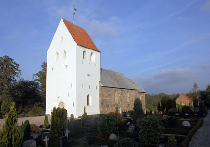 Gravsten på Skærup kirkegård. Holmans herred. Vejle amt.