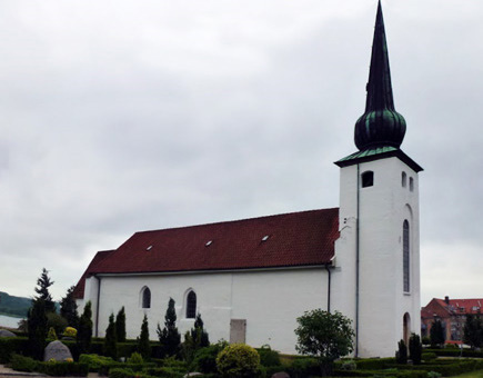 Gravsten på Skanderup kirkegård. Hjelmslev herred. Skanderborg amt.