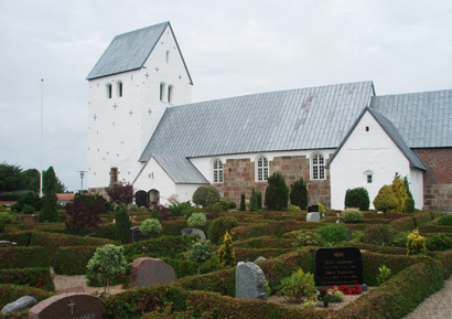 Gravsten på Stauning kirkegård. Bølling herred. Ringkøbing amt.