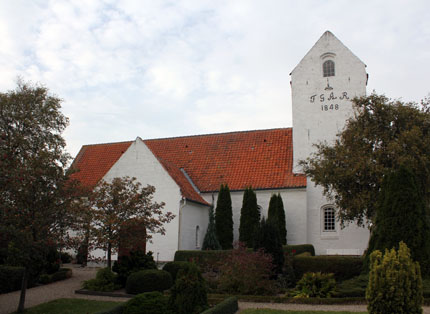 Gravsten på Stoense kirkegård. Nørre Langelands herred. Svendborg amt.