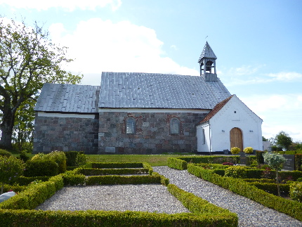 Gravsten på Støvring kirkegård. Støvring herred. Randers amt.