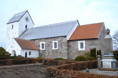 Gravsten på Strandby kirkegård. Gislum herred. Aalborg amt.