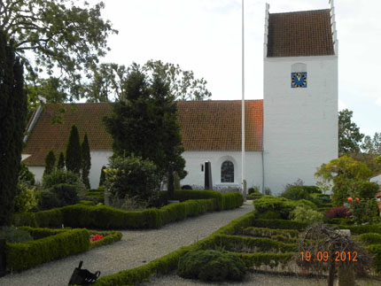 Gravsten på Svinninge Gamle kirkegård. Tuse herred. Holbæk amt.