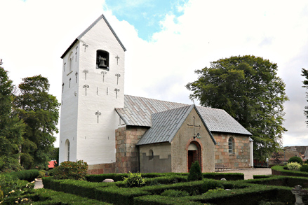 Gravsten på Tjele kirkegård. Sønderlyng herred. Viborg amt.