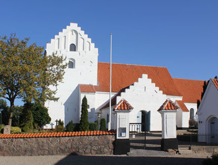 Gravsten på Tullebølle kirkegård. Langelands Nørre herred. Svendborg amt.