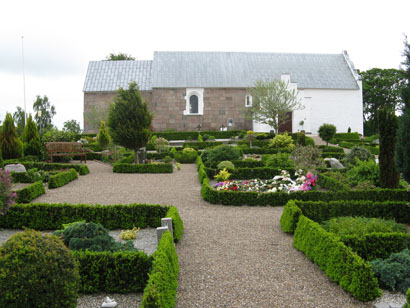 Gravsten på Ugilt kirkegård. Vennebjerg herred. Hjørring amt.