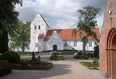 Gravsten på Vester Skerninge kirkegård. Sallinge herred. Svendborg amt.