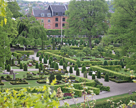 Gravsten på Vejle Gamle kirkegård. Nørvang herred. Vejle amt.