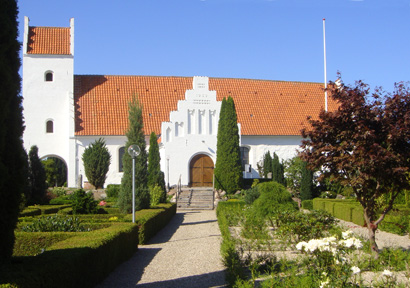 Gravsten på Vejstrup kirkegård. Gudme herred. Svendborg amt.