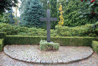 Gravsten på Viborg kirkegård. Nørlyng herred. Viborg amt.