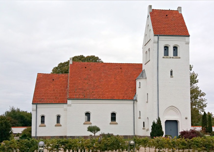 Gravsten påå Villingerød kirkegård. Holbo herred. Frederiksborg amt.