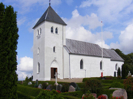 Gravsten på Vindelev kirkegård. Nørvang herred. Vejle amt.